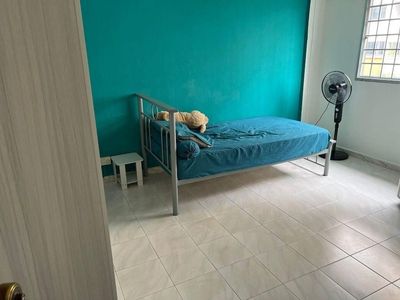 (Room Sharing) Yishun MRT Common Room