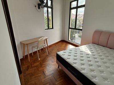 Eunos MRT Master Room