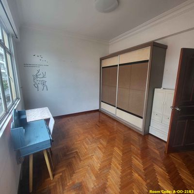 Serangoon MRT Master Room