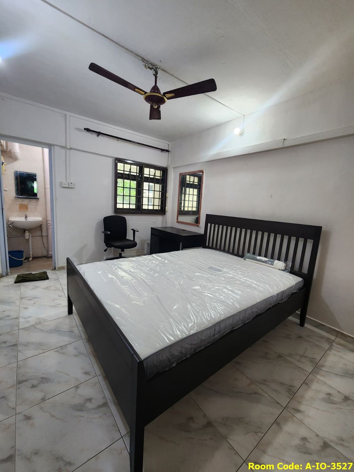 Ang Mo Kio MRT Master Room
