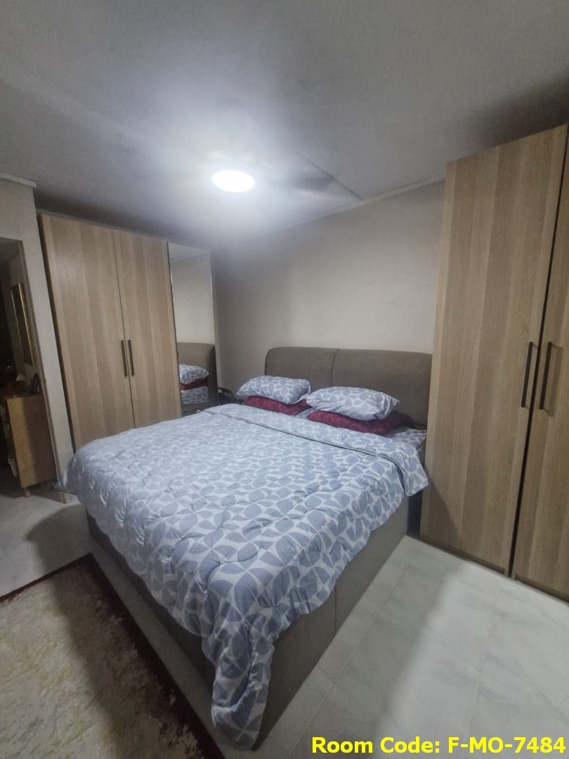 Woodlands MRT Master Room