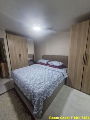 Woodlands MRT Master Room