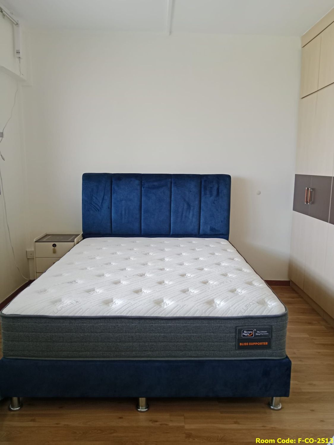 Lakeside MRT Master Room