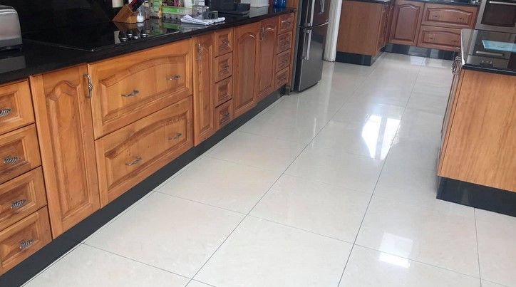 Installation Kick Plate 100 - 160 mm high