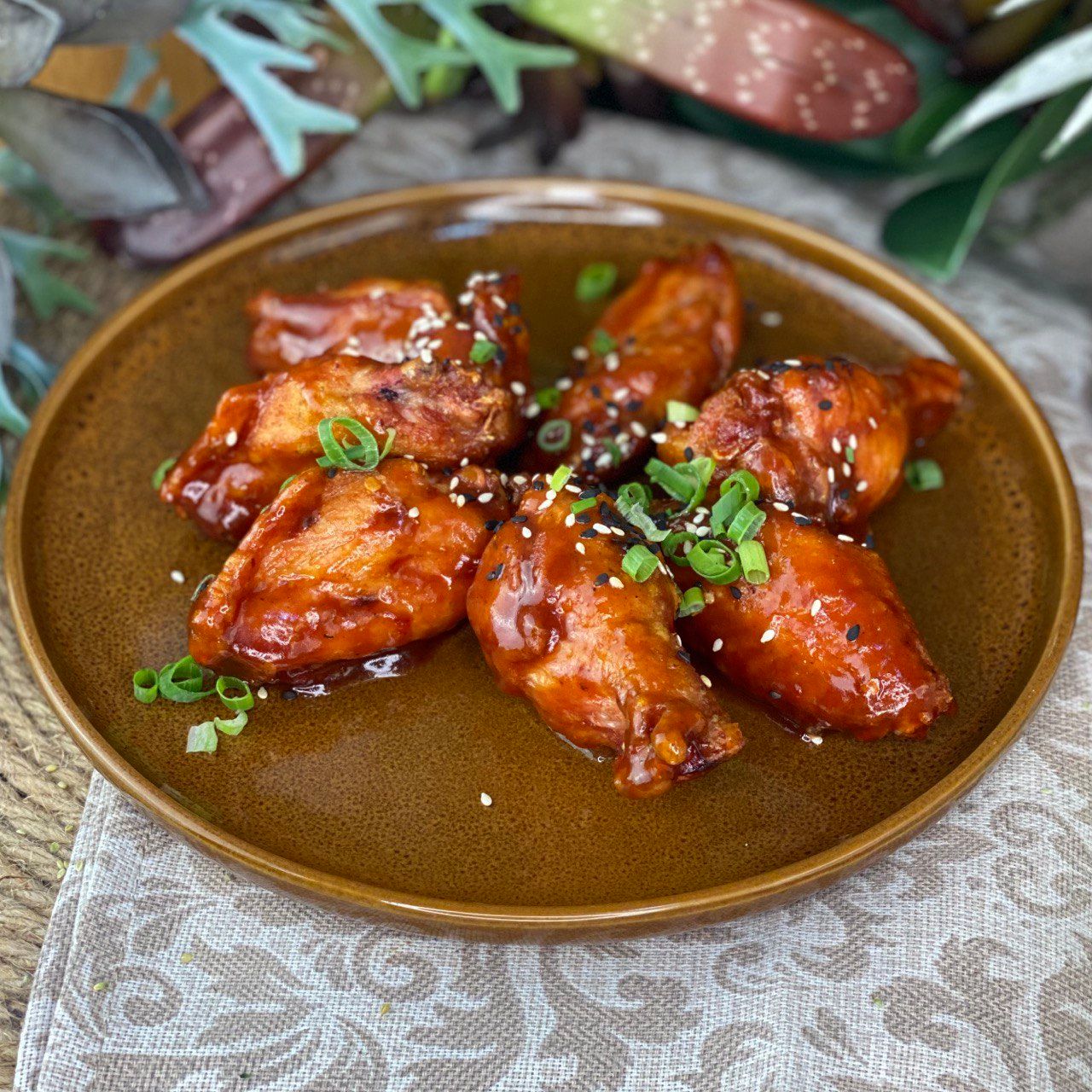 Куриные крылья BBQ с соусом монт блю
