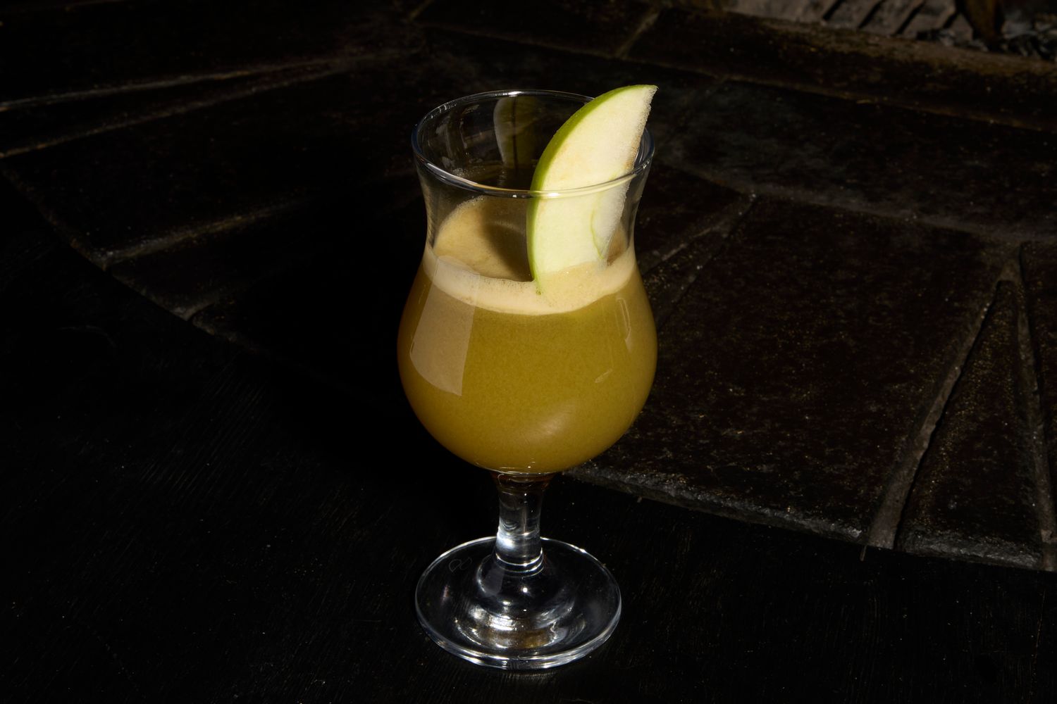 Сок свежевыжатый яблочный