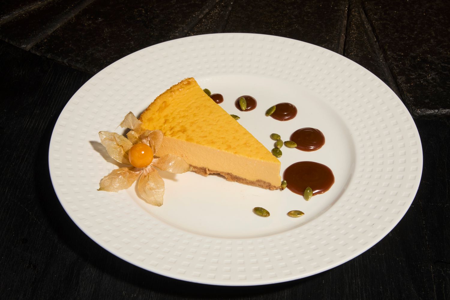 Чизкейк тыквенный с карамельным соусом