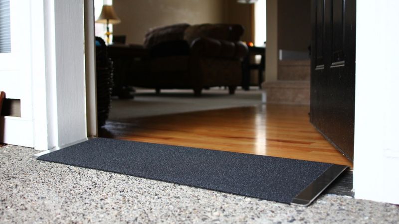 TRANSITIONS ANGLED ENTRY PLATE 8-IN