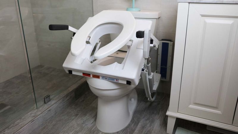 TILT TOILET SEAT LIFT SINGLE MOTOR DC, STANDARD SEAT