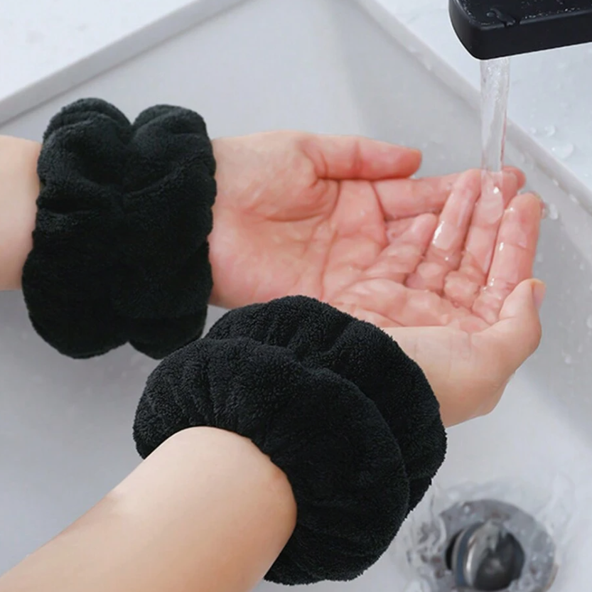 No-Splash Wrist Plushies (Black)
