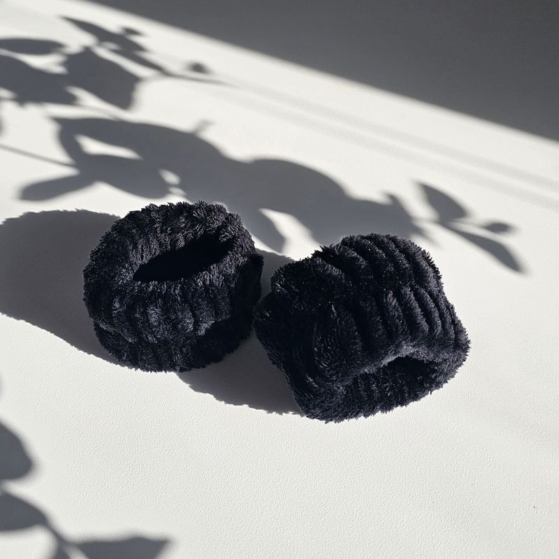 No-Splash Wrist Plushies (Black)