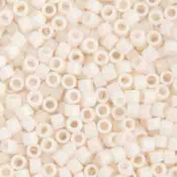 Delica 11/0 Rd White Bisque Opaque 1490 V TOP # 126