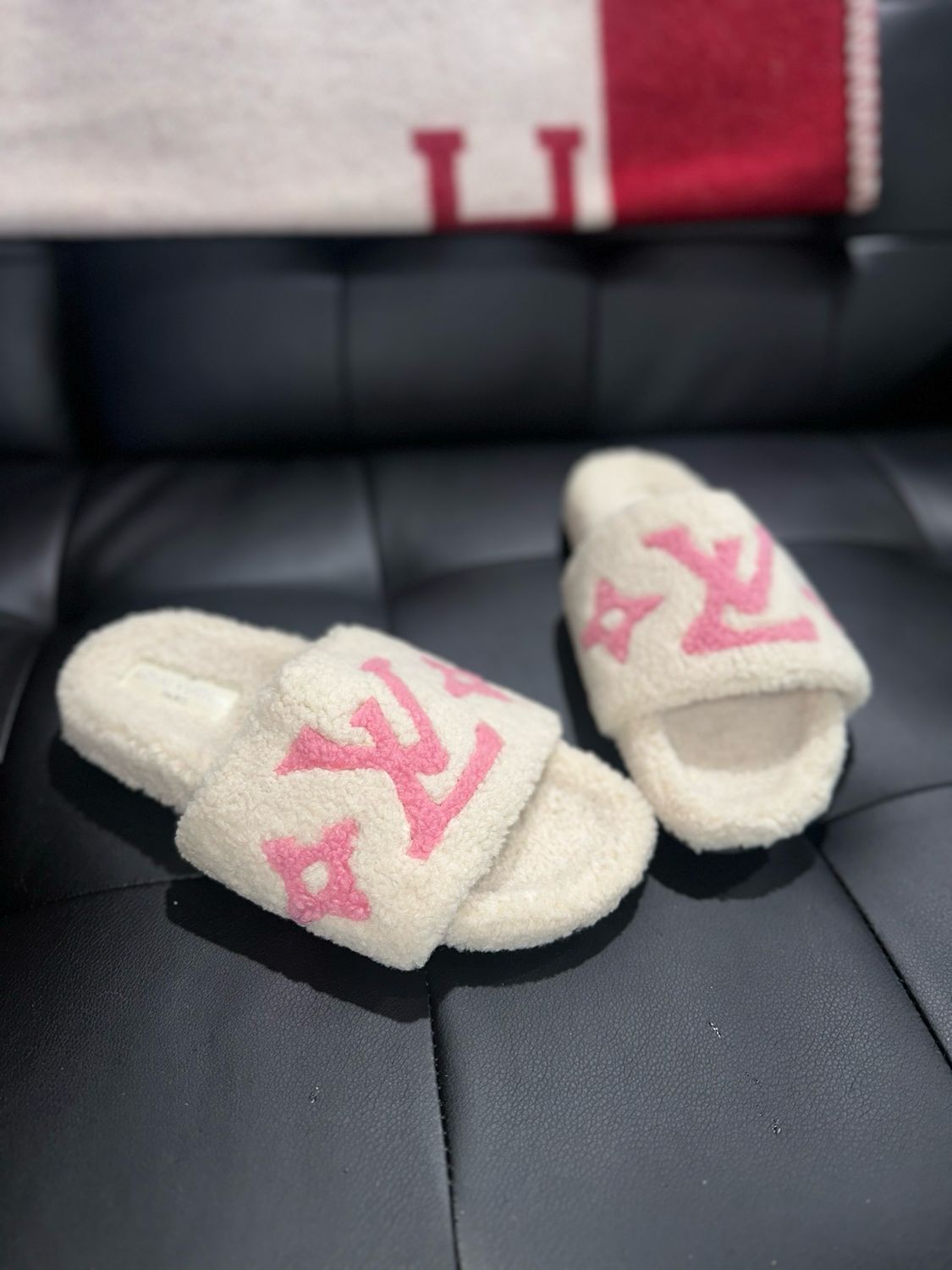 Louis Vuitton Slippers