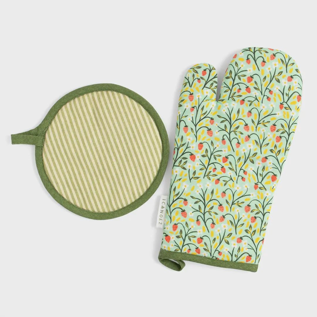 Pot Holder Set, Design: Strawberrry Meadow