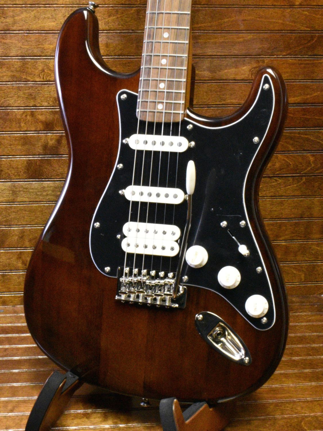 Squier Classic Vibe 70&#39;s Stratocaster HSS Walnut