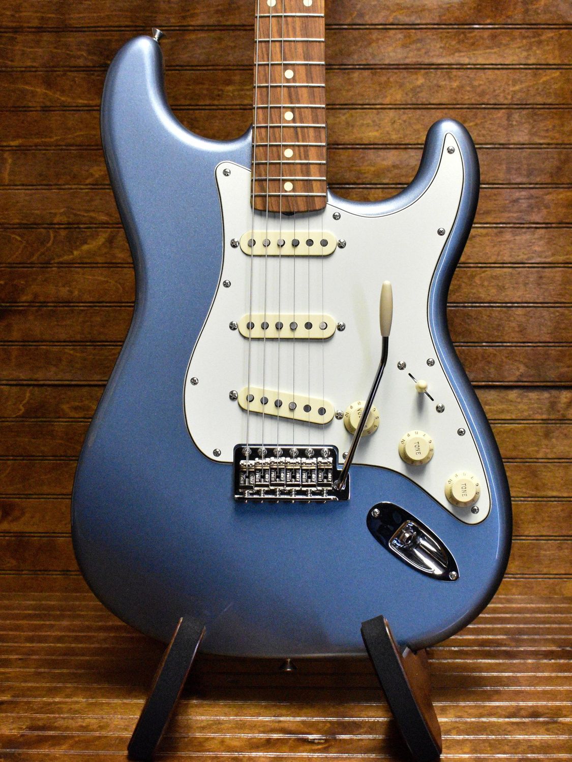 Fender Vintera 60&#39;s Stratocaster Ice Blue Metallic