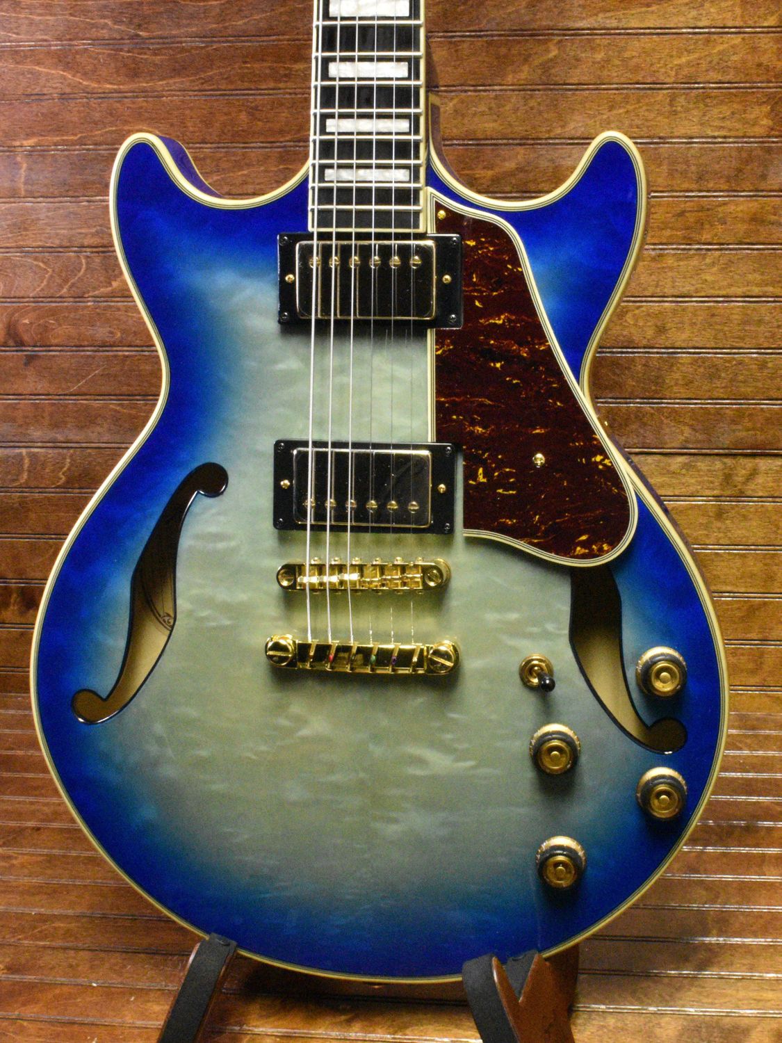 Ibanez AM93QM Jet Blue Burst Artcore