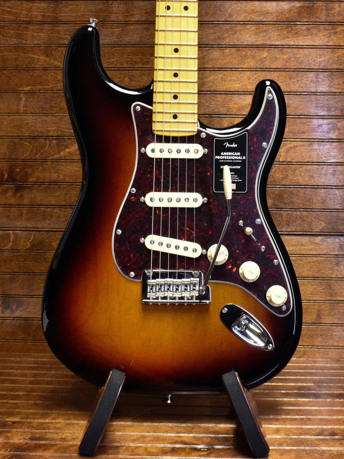 Fender American Professional II Stratocaster®, Maple Fingerboard, 3-Color Sunburst