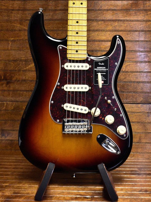 Fender American Professional II Stratocaster®, Maple Fingerboard, 3-Color Sunburst