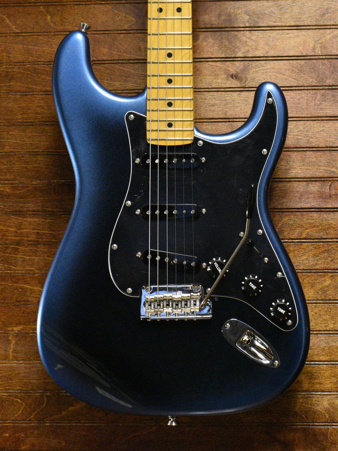 Fender American Professional II Stratocaster®, Maple Fingerboard, Dark Night
