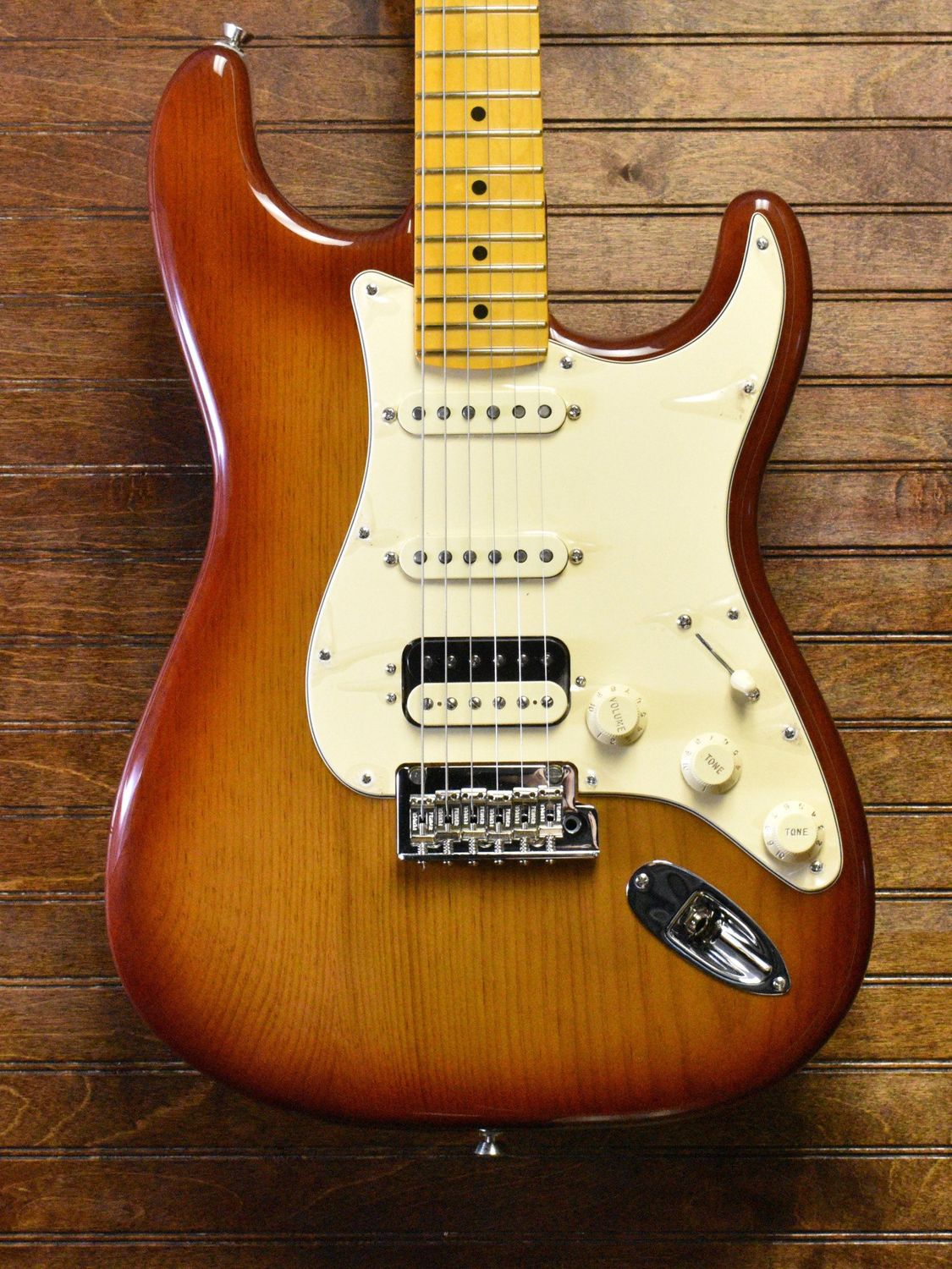 Fender American Professional II Stratocaster® HSS, Maple Fingerboard, Sienna Sunburst