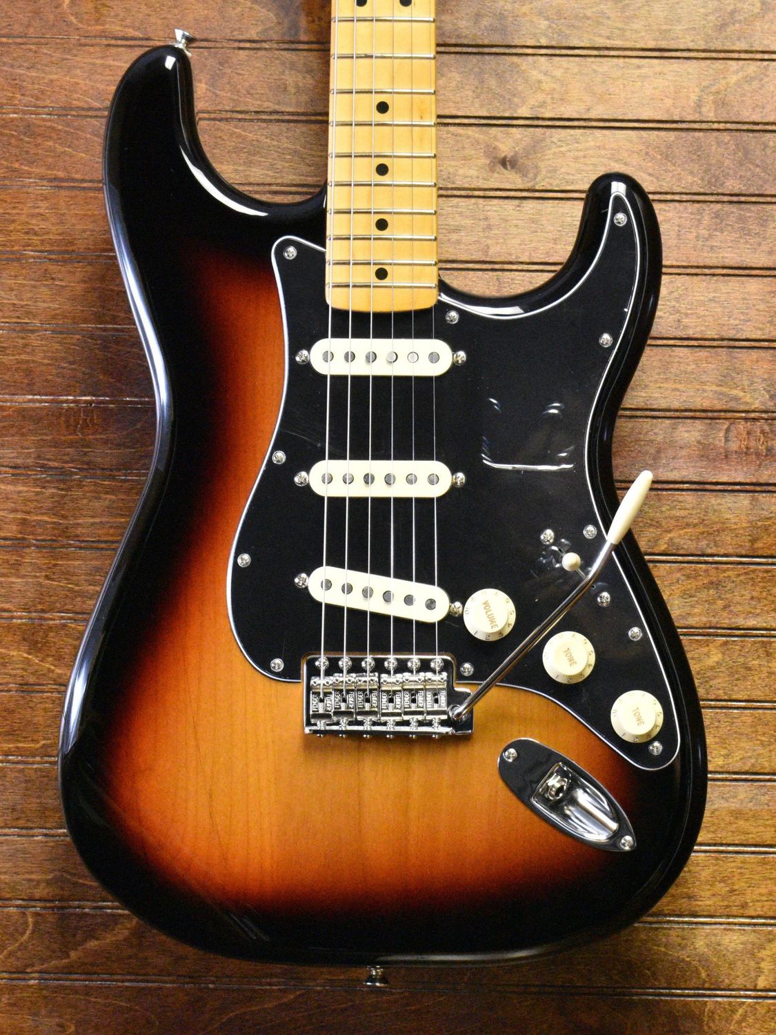 FENDER VINTERA II 70&#39;S STRATOCASTER MN 3TS