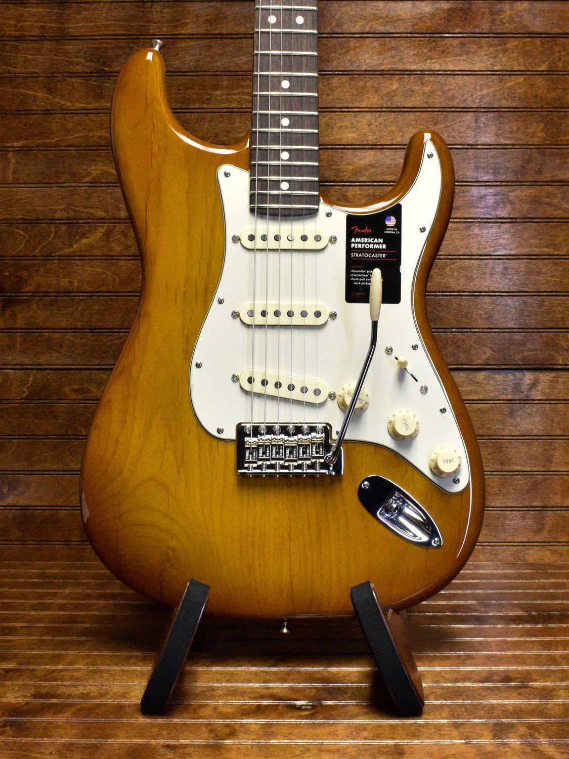 Fender American Performer Stratocaster®, Rosewood Fingerboard, Honey Burst