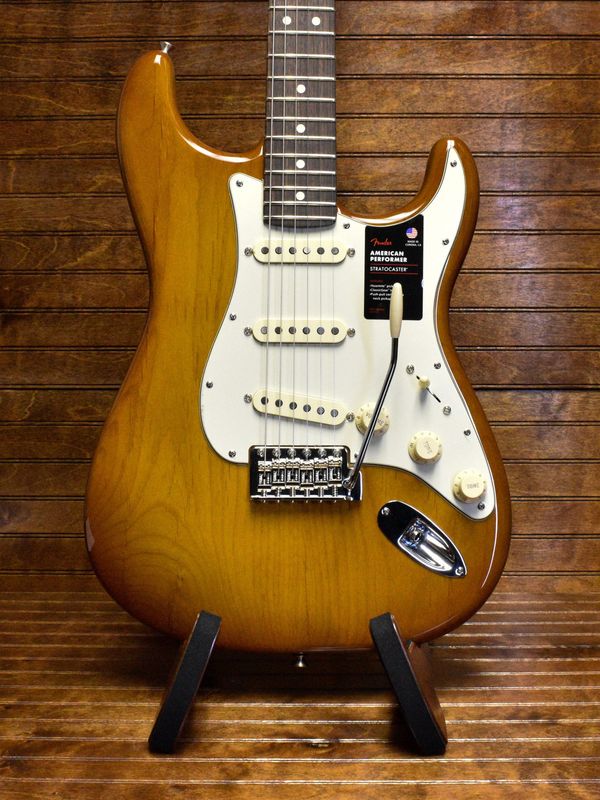 Fender American Performer Stratocaster®, Rosewood Fingerboard, Honey Burst