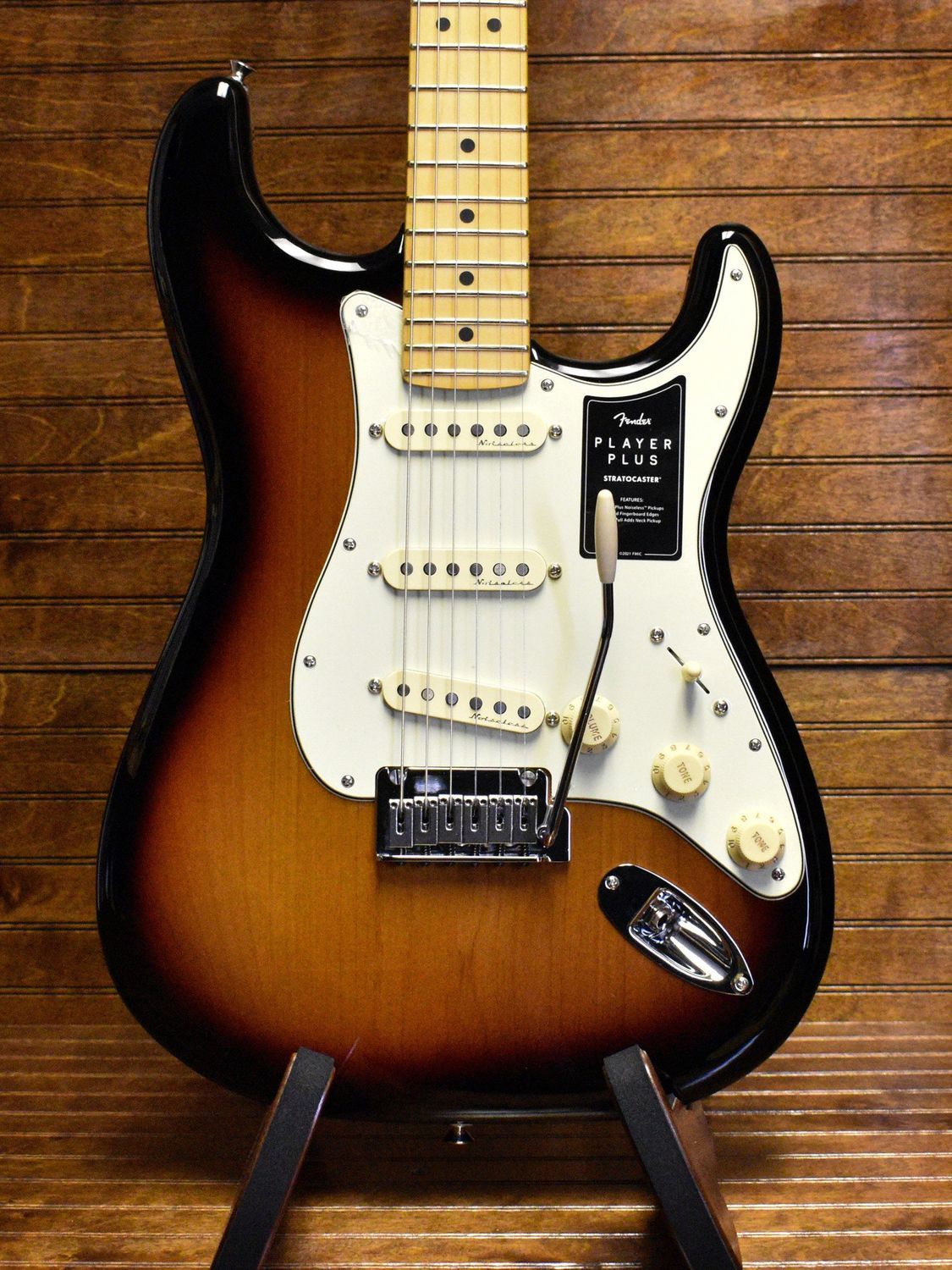 Fender Player Plus Stratocaster 3-Color Sunburst
