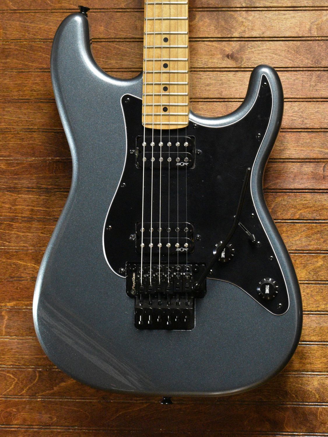 Squier Contemporary Stratocaster® HH FR, Roasted Maple Fingerboard, Black Pickguard, Gunmetal Metallic