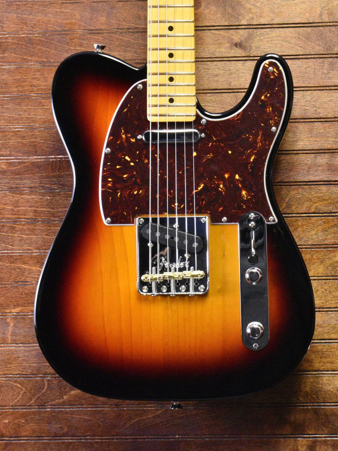 Fender American Professional II Telecaster®, Maple Fingerboard, 3-Color Sunburst