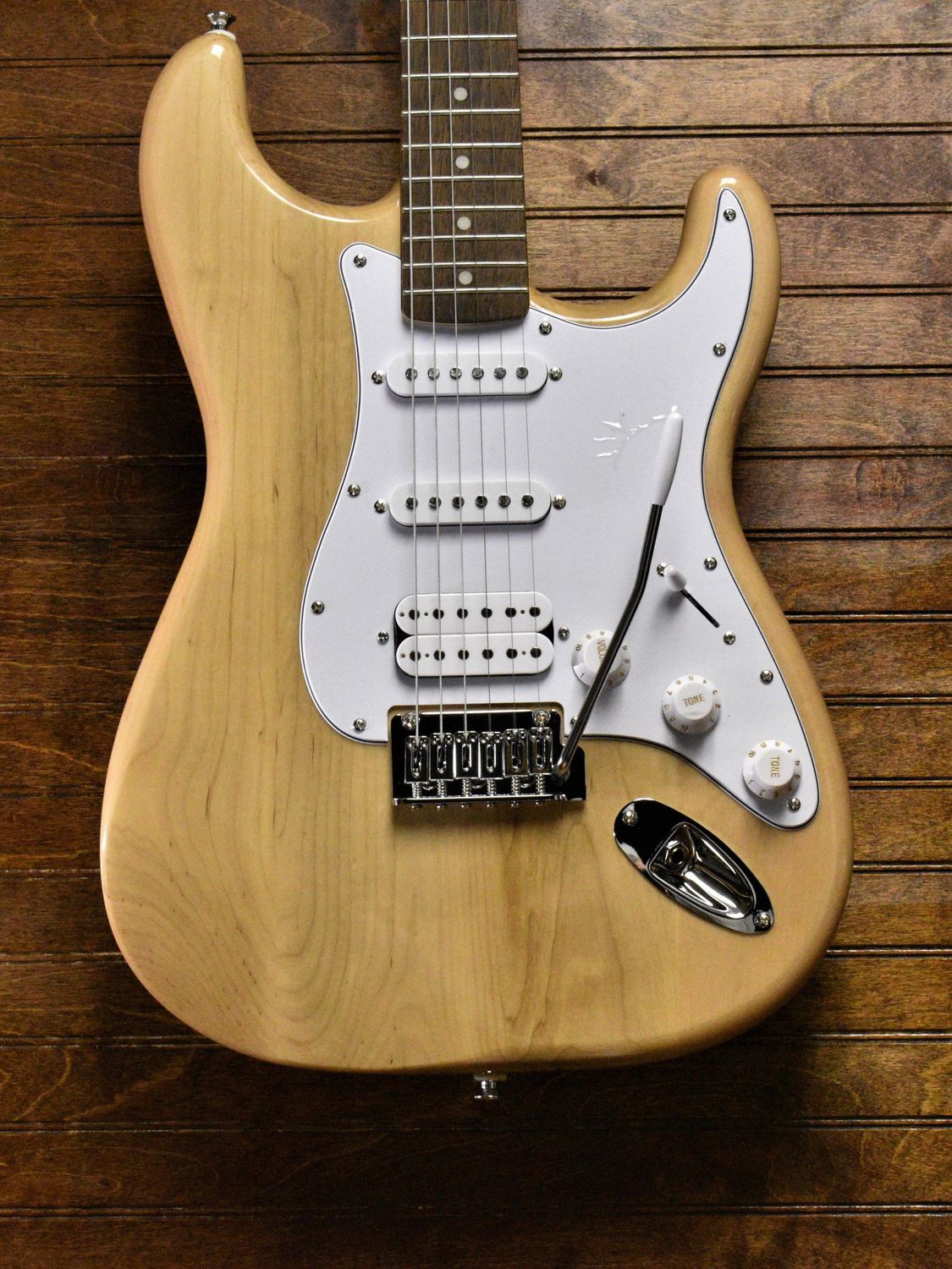 SQUIER FSR AFFINITY STRAT HSS LRL WPG NATURAL