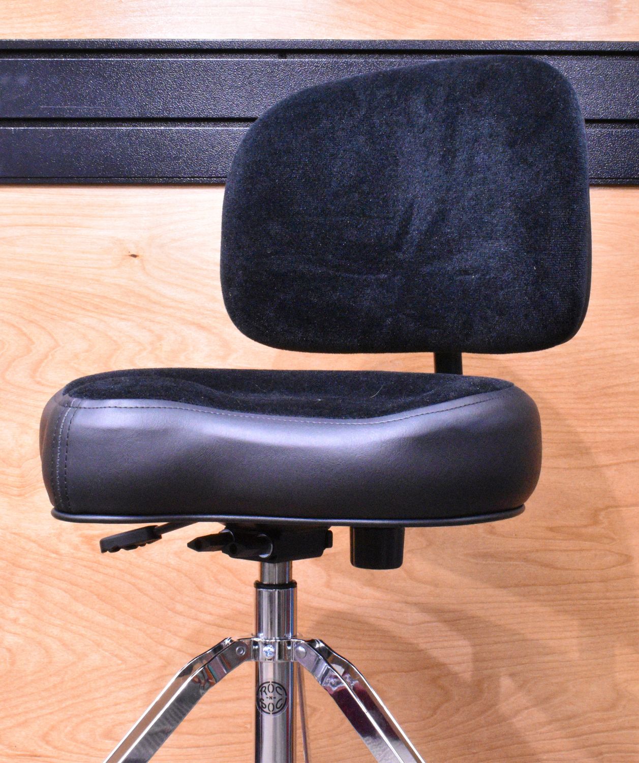 Roc n Soc Nitro Throne with Back Black