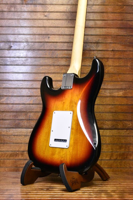 Standard Stratocaster®, Laurel Fingerboard, White Pickguard, 3-Color Sunburst