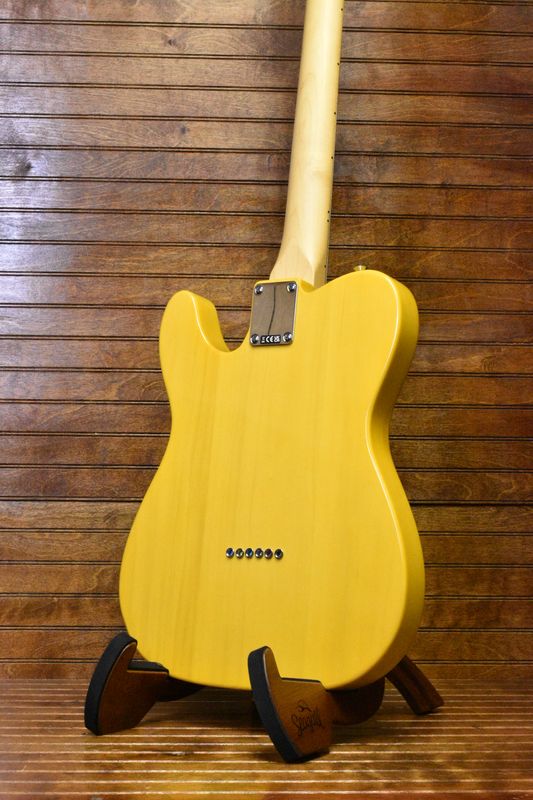 Standard Telecaster®, Maple Fingerboard, Black Pickguard, Butterscotch Blonde