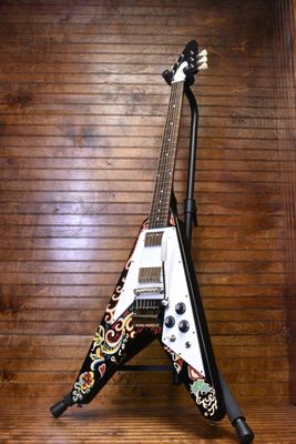 Jimi Hendrix™ &quot;Love Drops&quot; Flying V Ebony