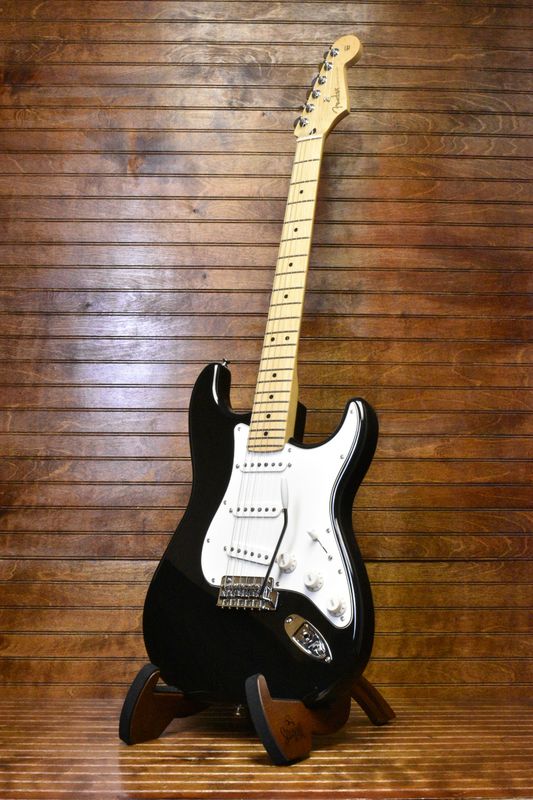 Fender  Player Stratocaster®, Maple Fingerboard, Black