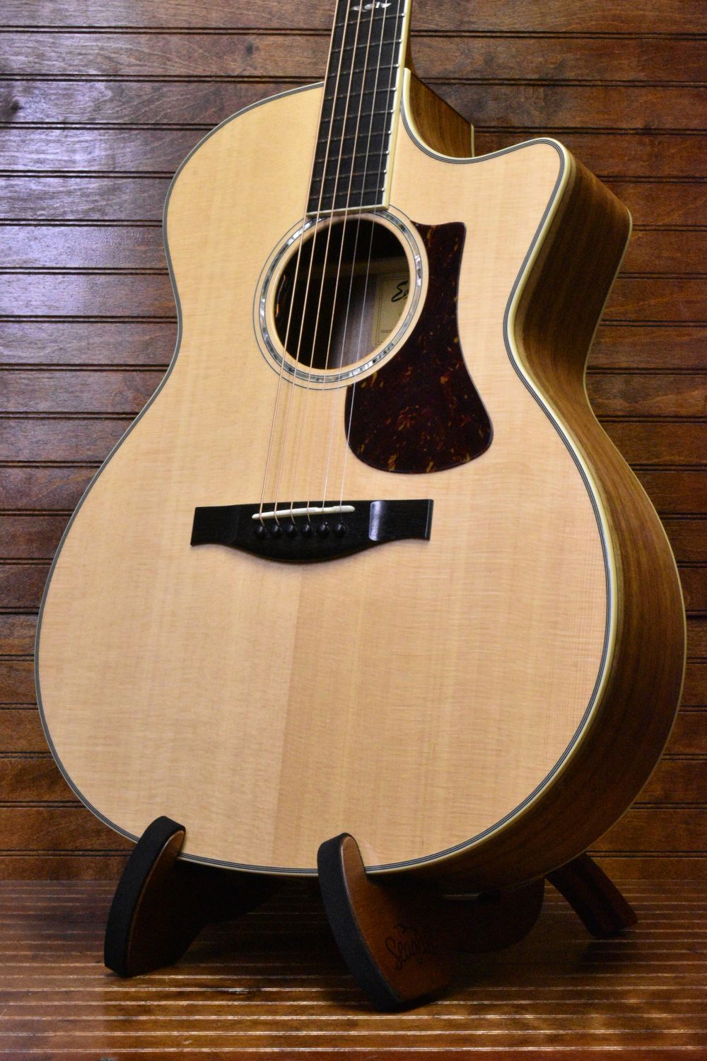 Eastman AC422CE Limited Edition Koa W/ Hard Case
