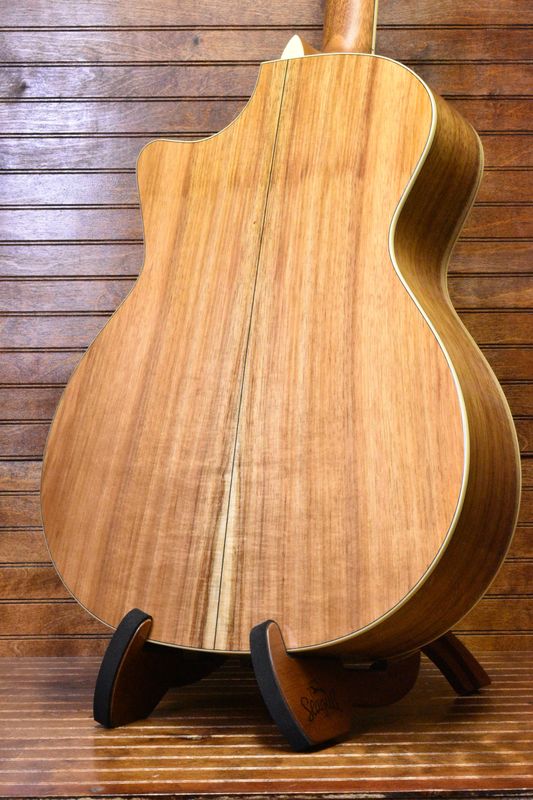 Eastman AC422CE Limited Edition Koa W/ Hard Case