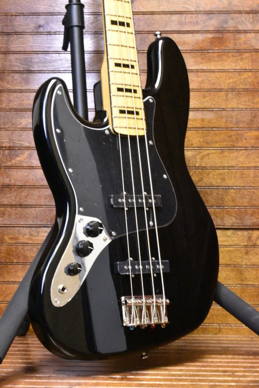 Squier Classic Vibe 70&#39;s Jazz Bass Left-Handed, Black