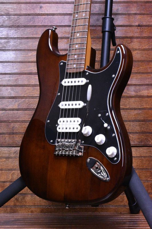 Squier Classic Vibe '70s Stratocaster® HSS, Laurel Fingerboard, Walnut