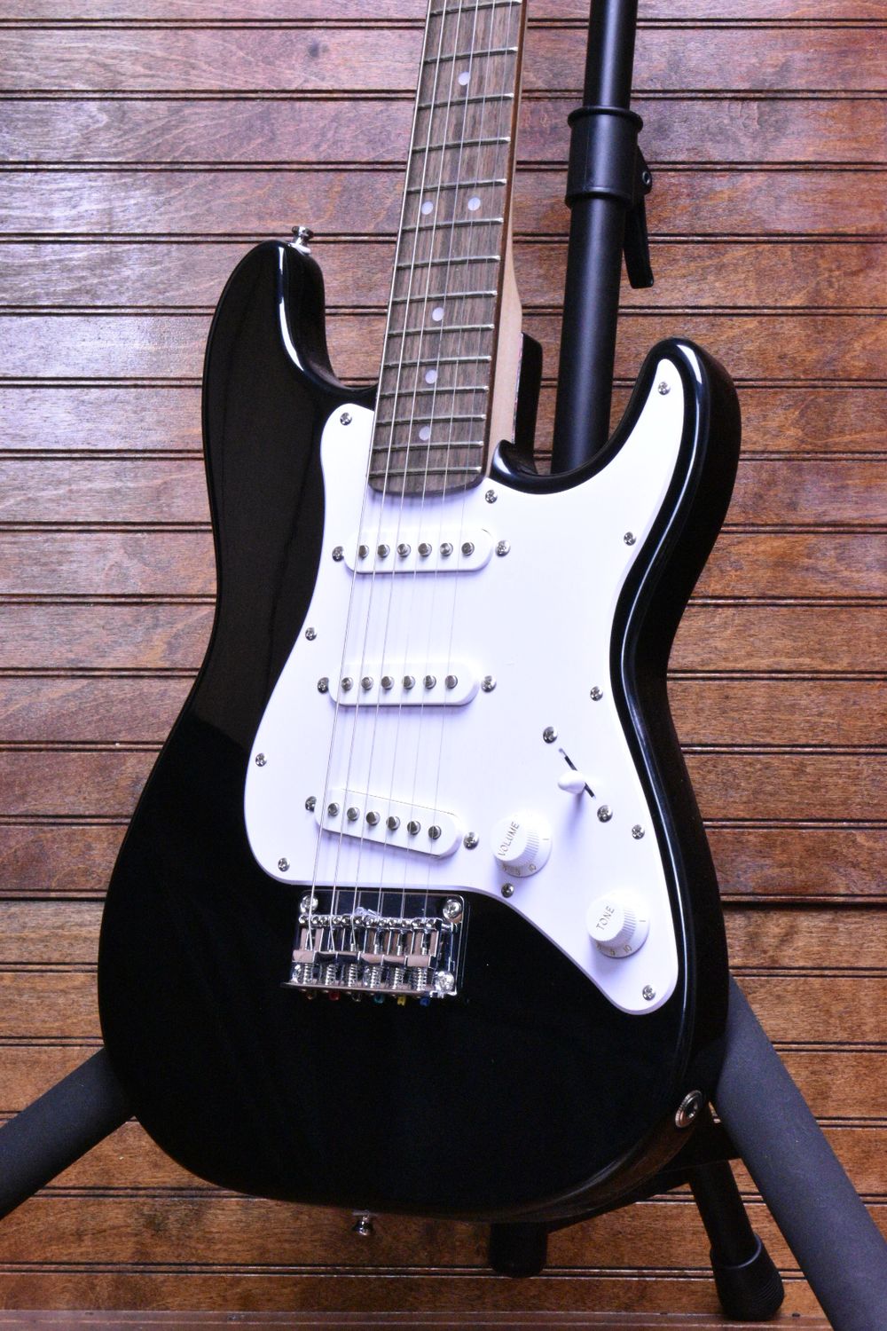 Squier Mini Stratocaster®, Laurel Fingerboard, White Pickguard, Black