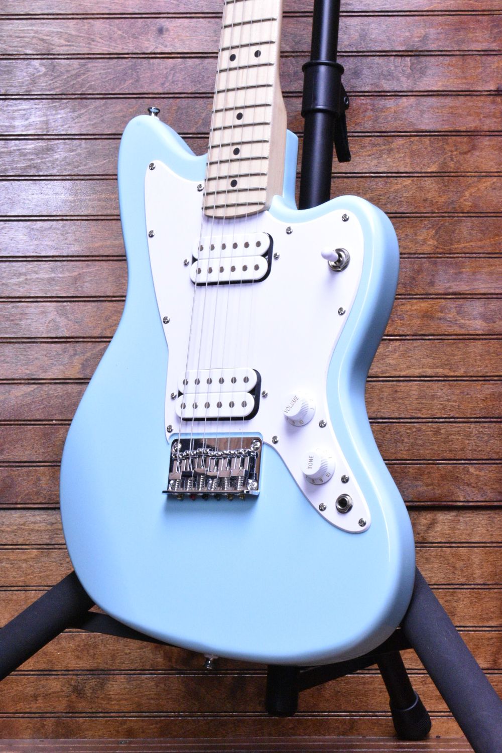Squier Mini Jazzmaster® HH, Maple Fingerboard, White Pickguard, Daphne Blue