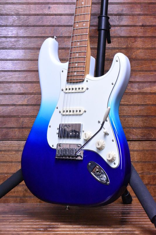 Fender Player Plus Stratocaster® HSS, Pau Ferro Fingerboard, Belair Blue
