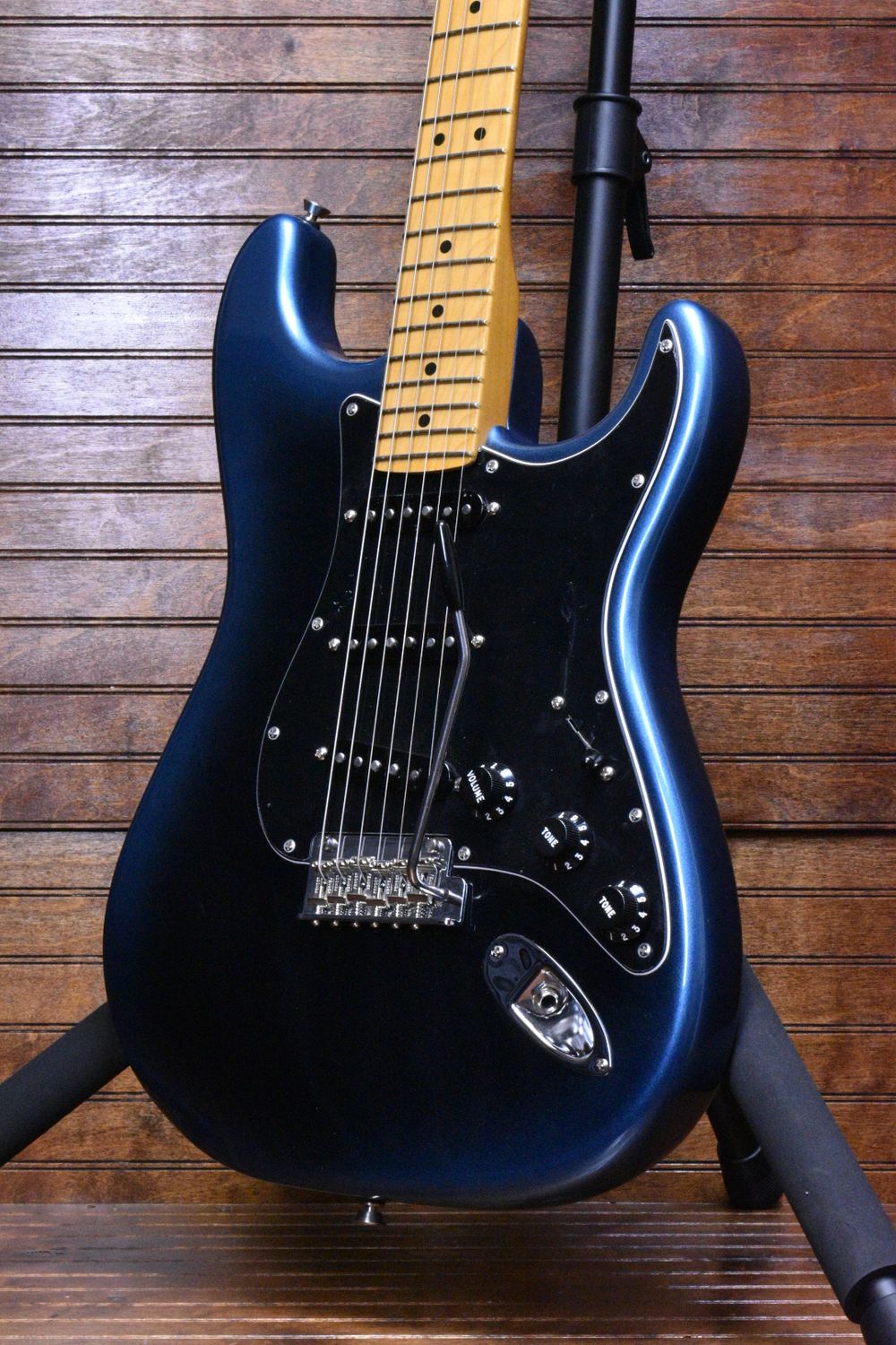 Fender American Professional II Stratocaster®, Maple Fingerboard, Dark Night