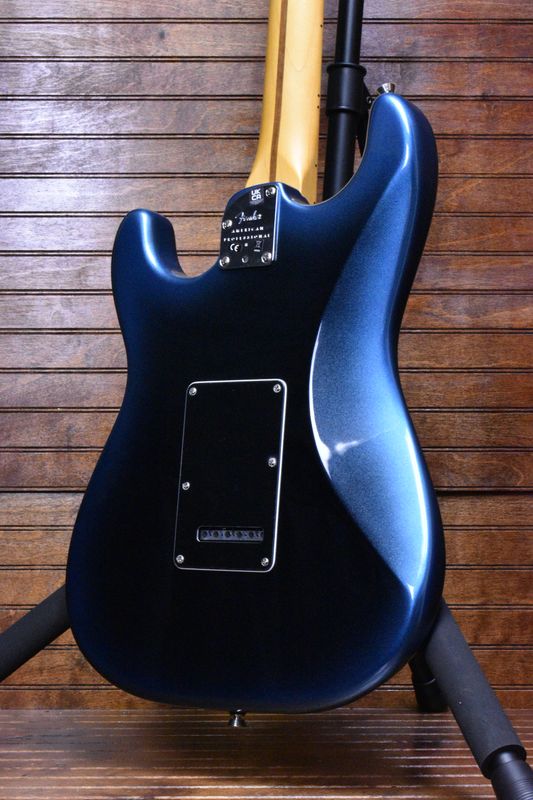 Fender American Professional II Stratocaster®, Maple Fingerboard, Dark Night