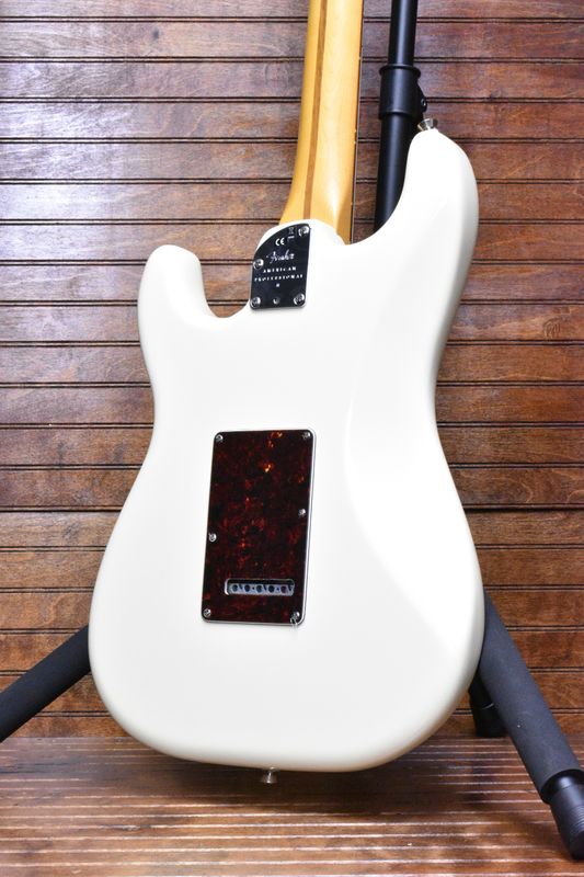 Fender American Professional II Stratocaster®, Rosewood Fingerboard, Olympic White