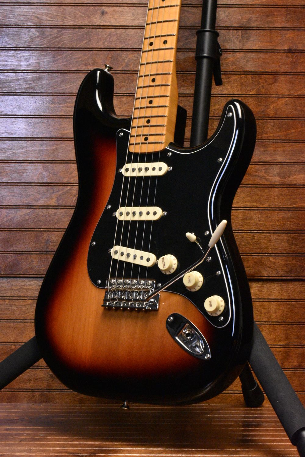 Fender Vintera® II '70s Stratocaster®, Maple Fingerboard, 3-Color Sunburst