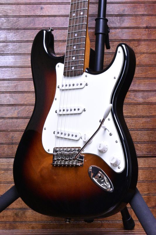 Squier Classic Vibe '60s Stratocaster®, Laurel Fingerboard, 3-Color Sunburst