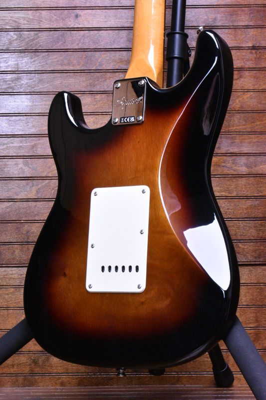 Squier Classic Vibe '60s Stratocaster®, Laurel Fingerboard, 3-Color Sunburst